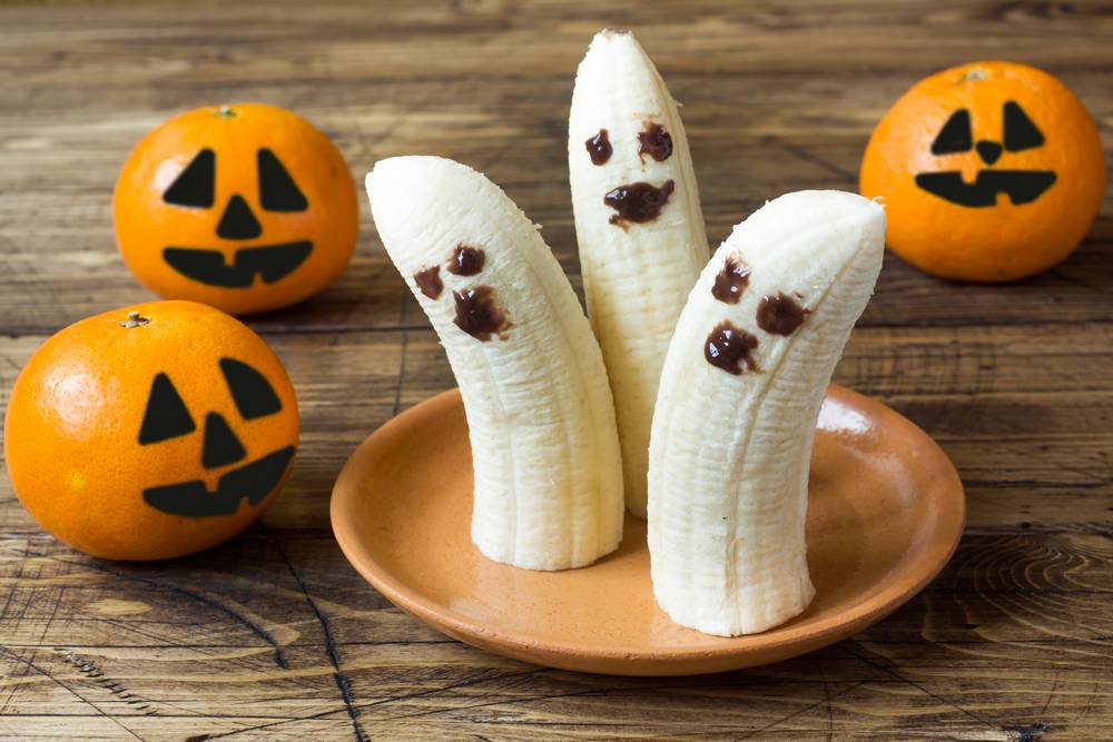 27 -hellouin-narisovany-smesnye-rozicy-na-mandarinah-i-bananah.jpg