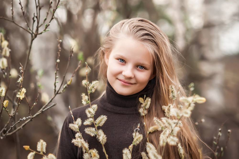 1 nnii-portret-krasivoi-devuski-s-cvetusei-ivoi.jpg