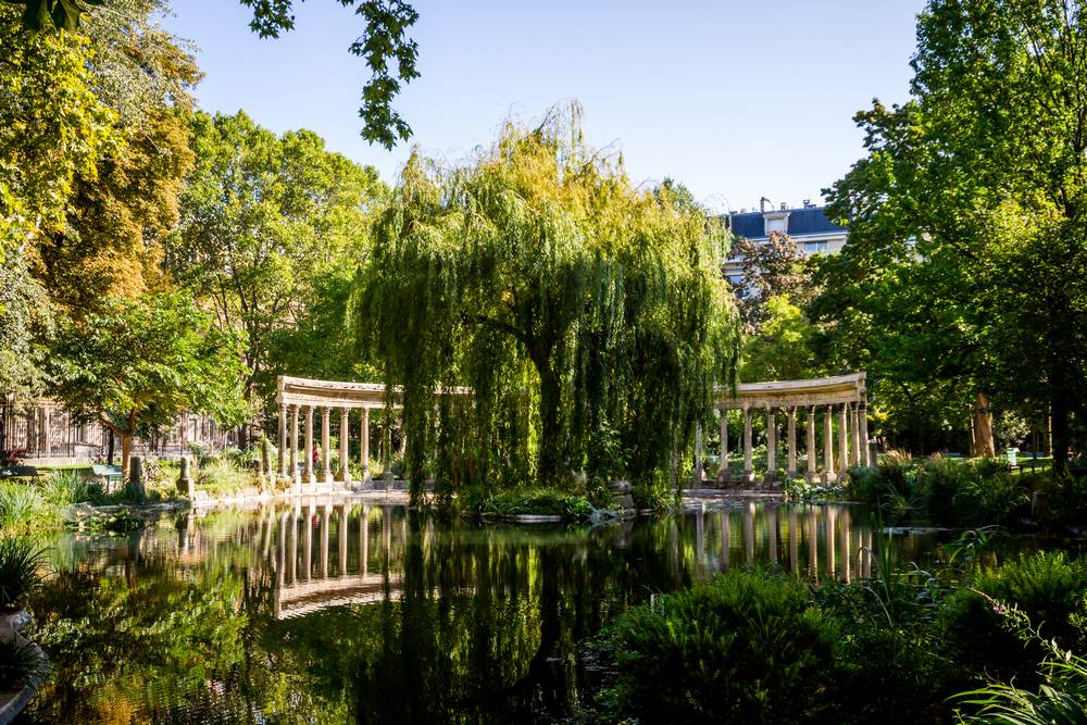 8 rinthian-colonnade-parc-monceau-paris-france.jpg