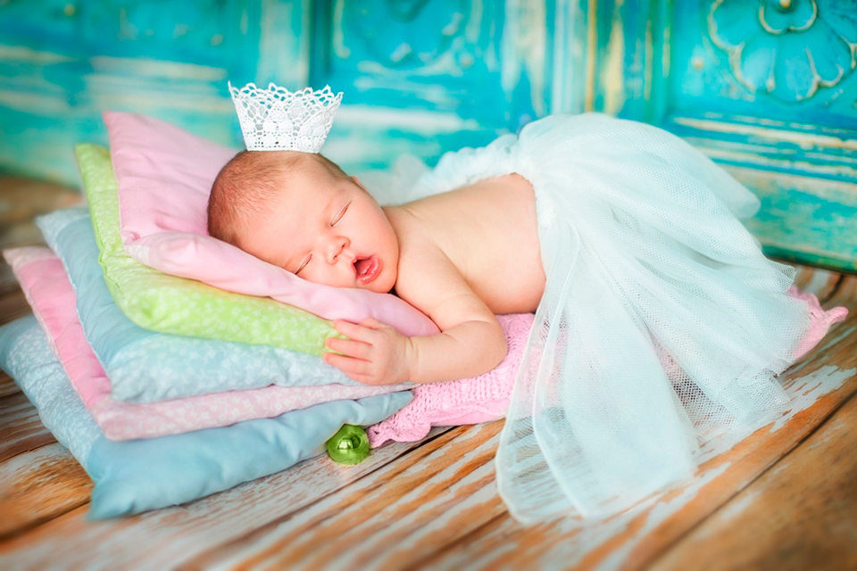 Как провести фотосессию новорожденных дома и в студии