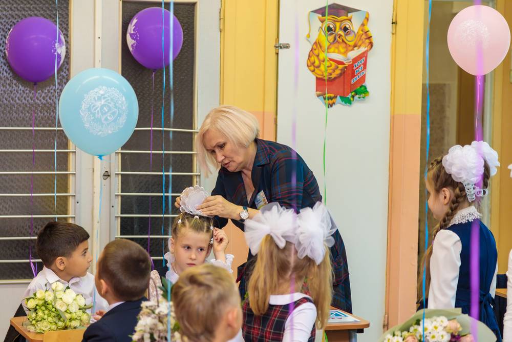 3 her-straightens-white-bow-first-grader-school-knowledge-day.jpg