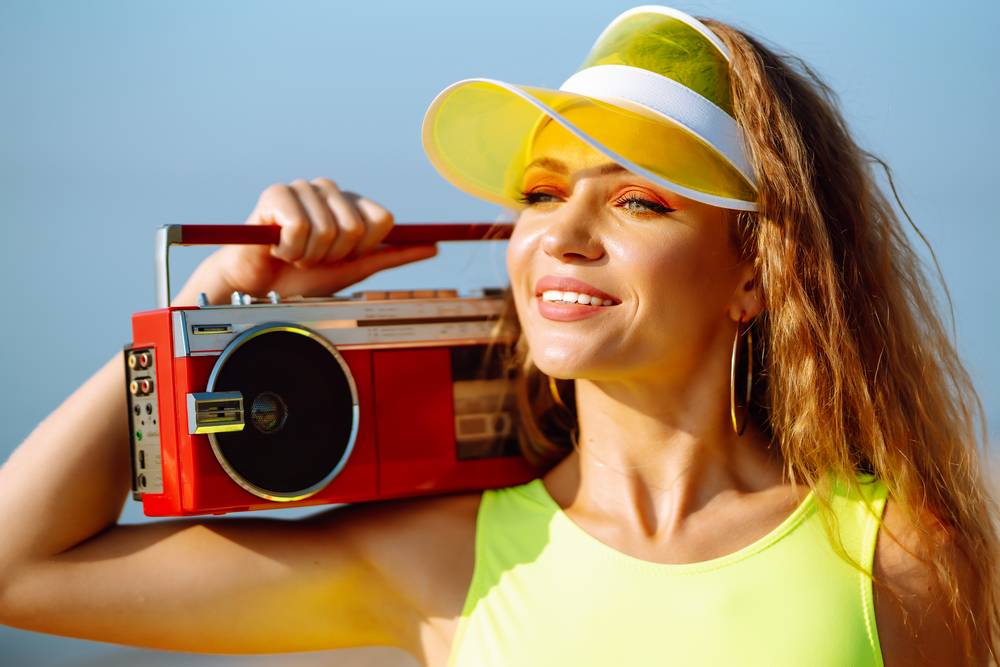 2 a-tancory-v-krasocnyh-kupal-nikah-tancuut-na-plaze-krome-sportivnoi-aerobiki.jpg