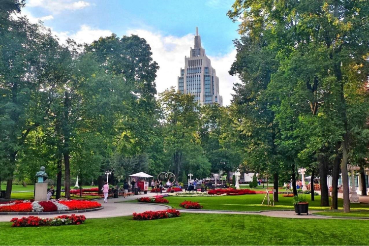 Свадебное фото в Саду «Эрмитаж»