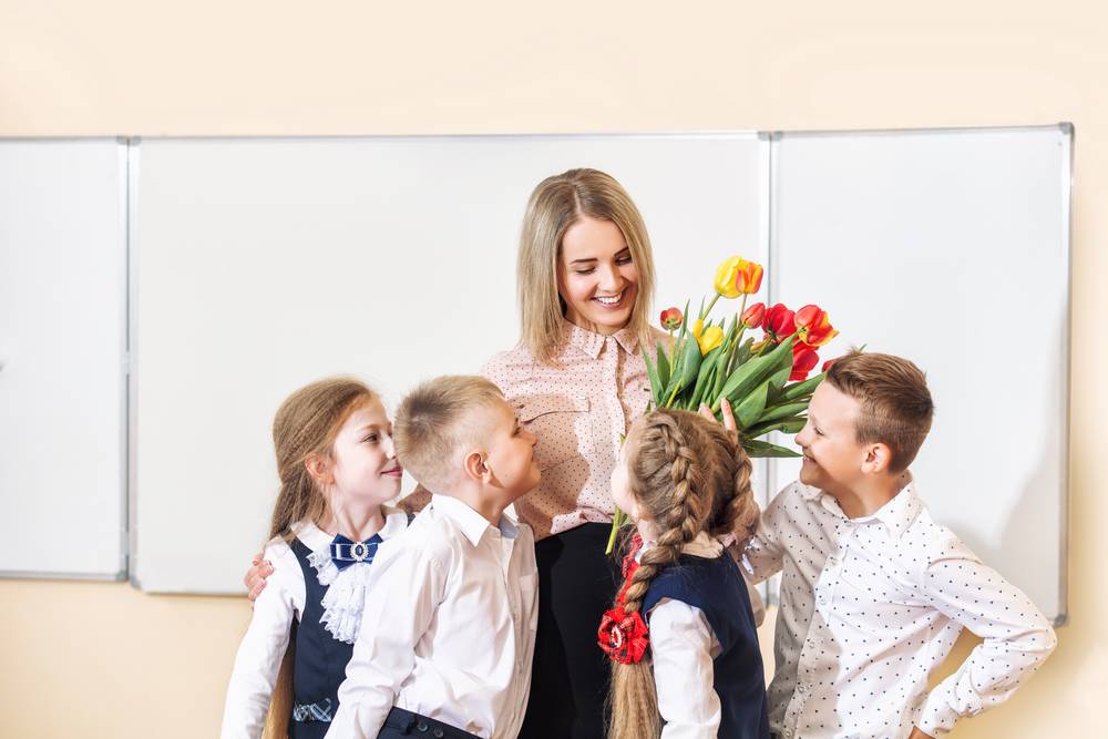 1 iful-children-students-together-class-school-give-flowers-their-best-woman-teacher.jpg