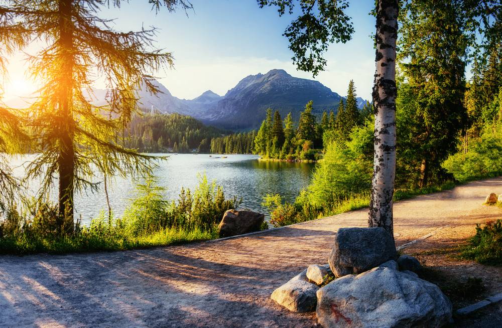 40 cestvennoe-gornoe-ozero-v-nacional-nom-parke-vysokie-tatry-strbske-ples.jpg