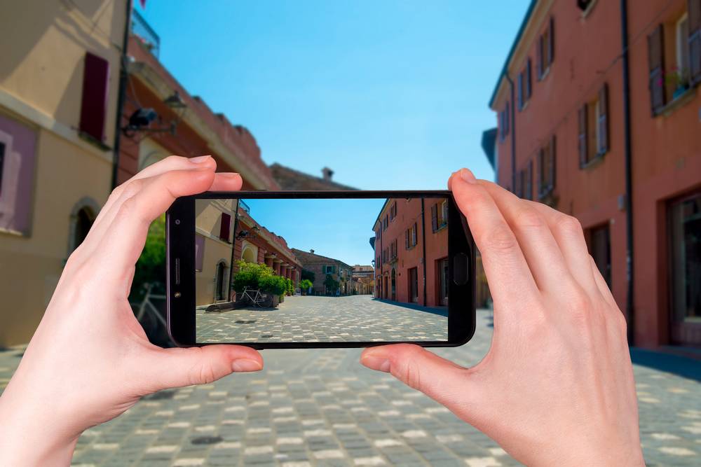 1 ica-v-santarcangelo-di-roman-a-italia-evropa-fotografia-sdelana-na-telefon.jpg