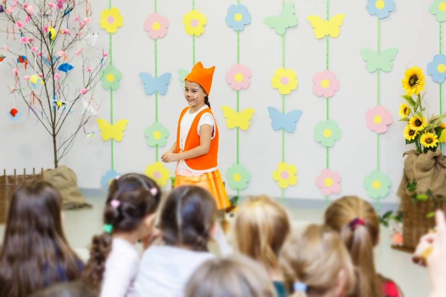 2 g-actress-fox-costume-speaking-front-children.jpg